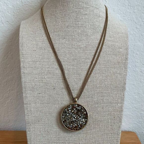 NWOT Kenneth Cole Pave Metallic Stone Disc‎ Pendant Gold Tone Necklace - Picture 1 of 5